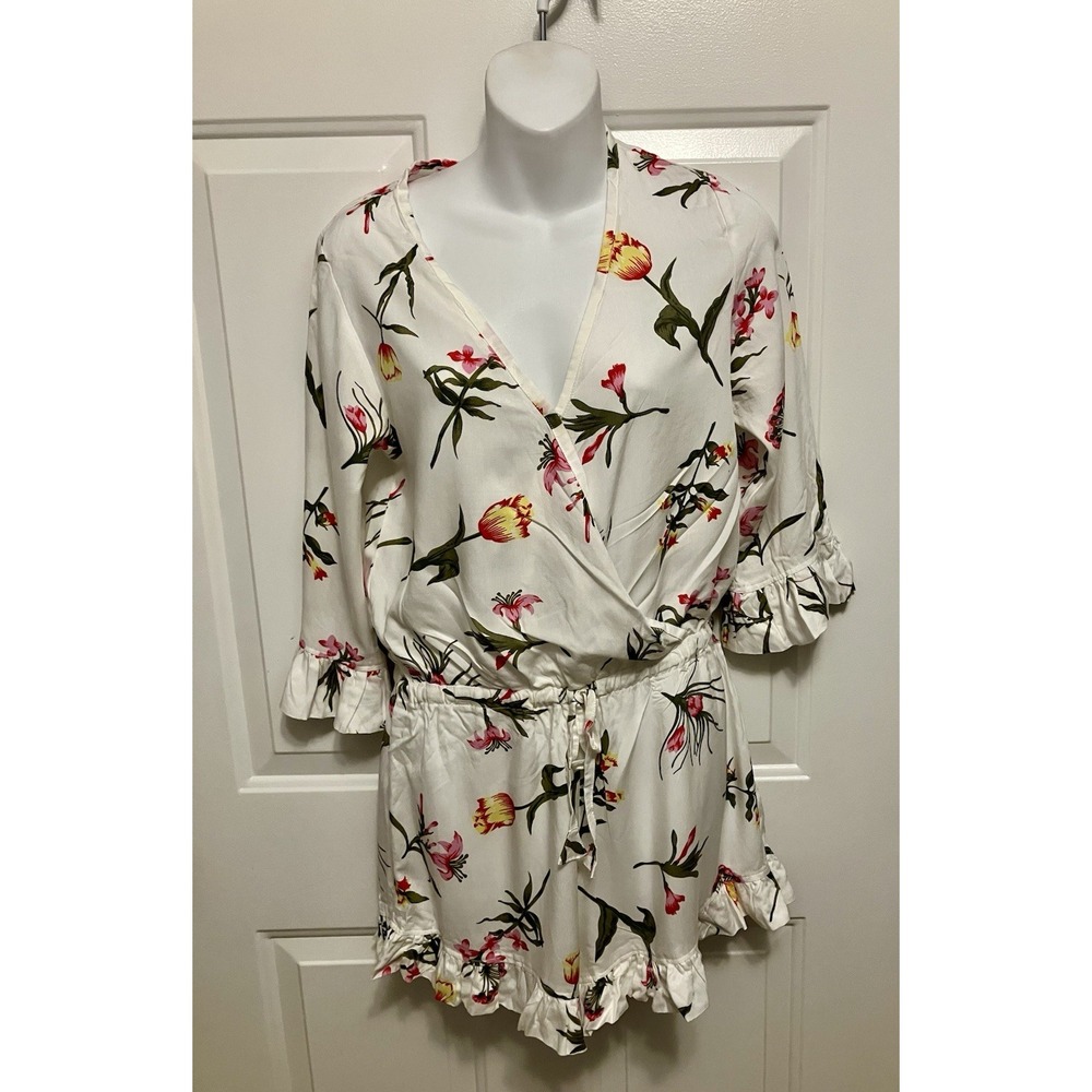 Piyama Romper Small White Floral Wrap Ruffle Hem 3/4 Sleeve V Neck Boho Women’s